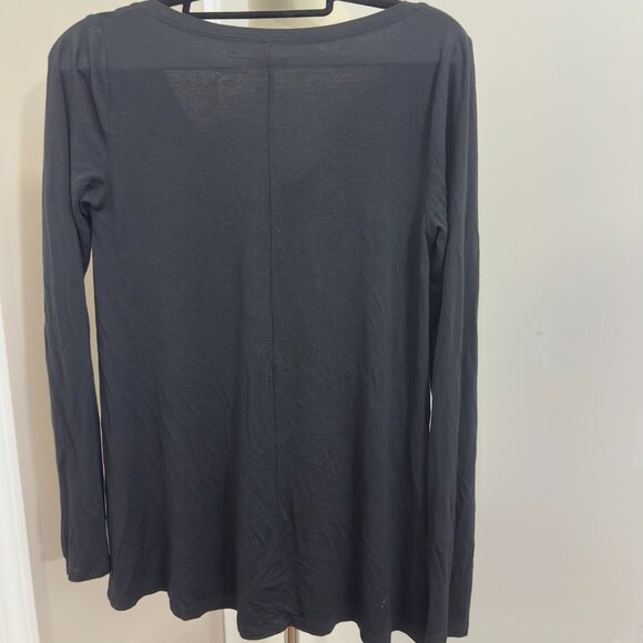 HOLLISTER LADY'S BLACK LONG SLEEE BLOUSE (S) - Picture 4 of 14